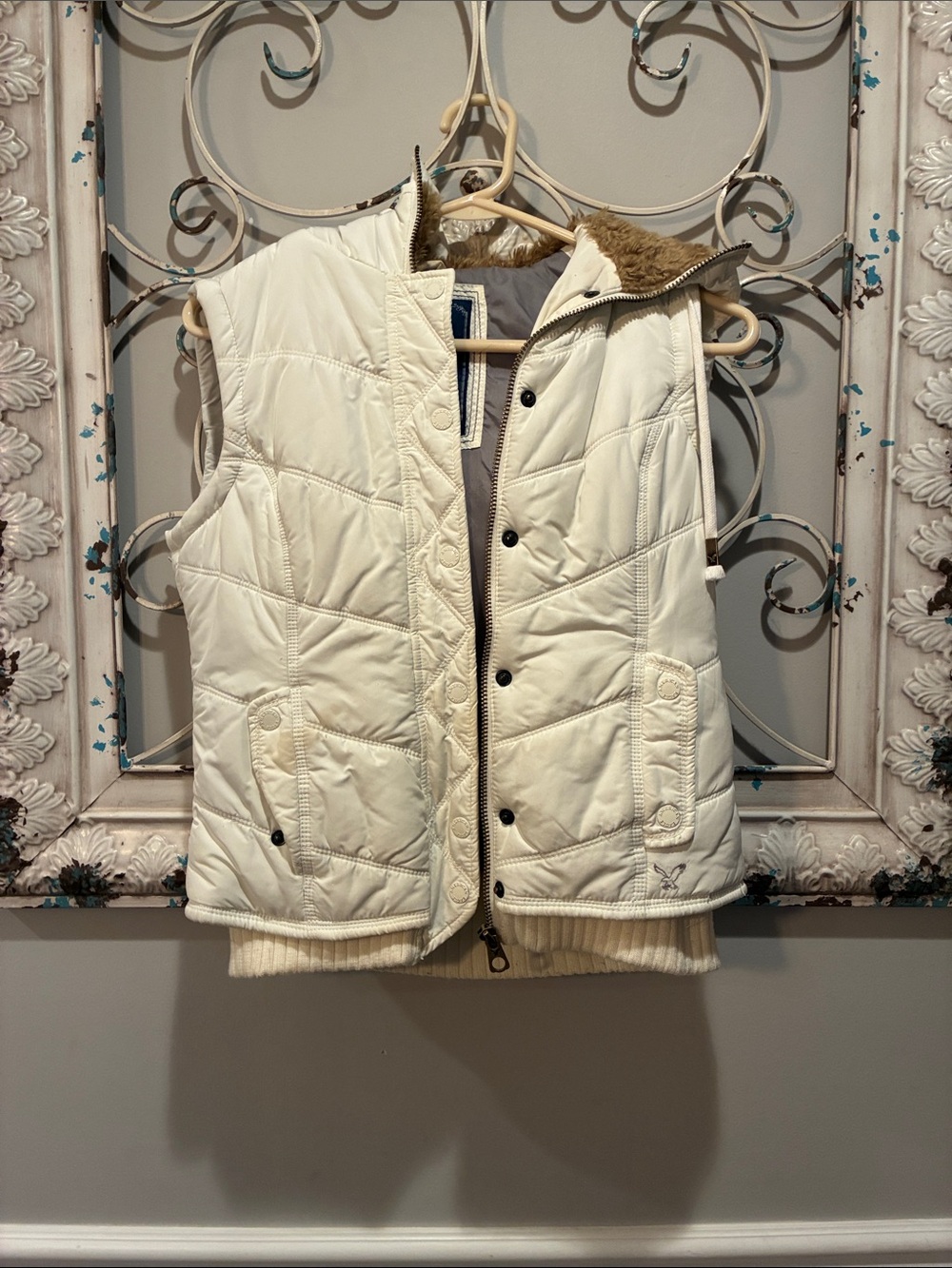 American Eagle Outfitters Cream Quilted Hooded Vest